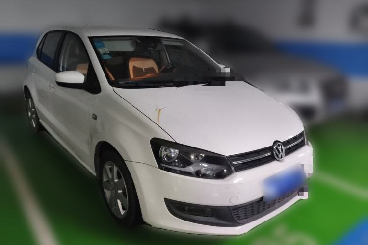 Used Volkswagen Polo 2013 1.6L Automatic Comfort Edition Front Right 45 Deg