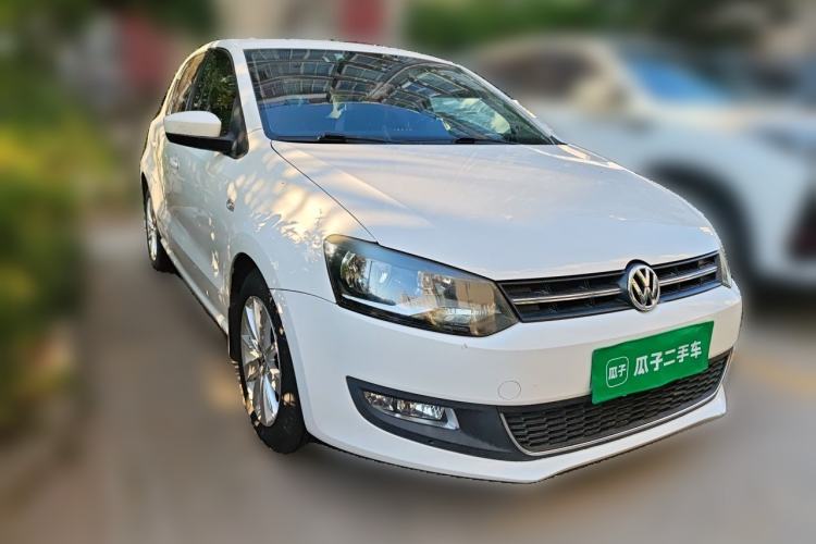Used Volkswagen Polo 2013 1.4L Automatic Luxury Edition Front Right 45 Deg