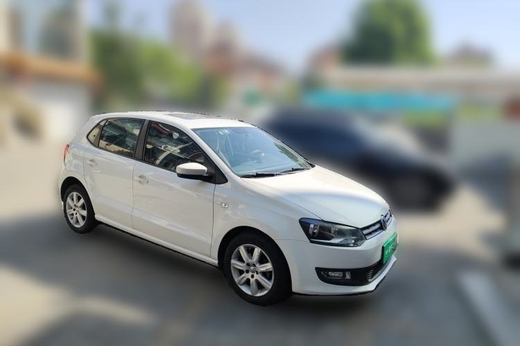 Used Volkswagen Polo 2013 1.6L Automatic Comfort Edition Front Right 45 Deg