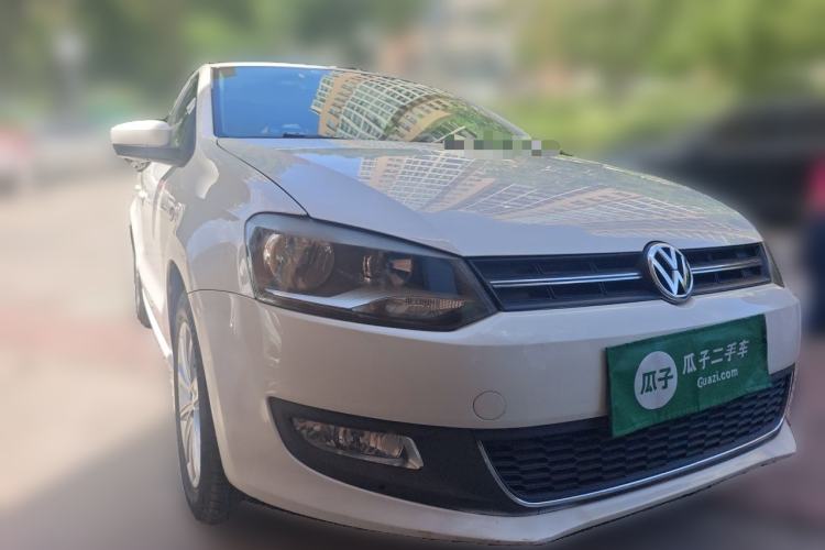 Used Volkswagen Polo 2013 1.6L Automatic Luxury Edition Front Right 45 Deg
