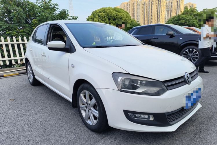Used Volkswagen Polo 2013 1.6L Automatic Comfort Edition Front Right 45 Deg