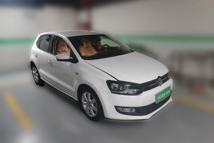Used Volkswagen Polo 2013 1.4L Automatic Comfort Edition Front Right 45 Deg