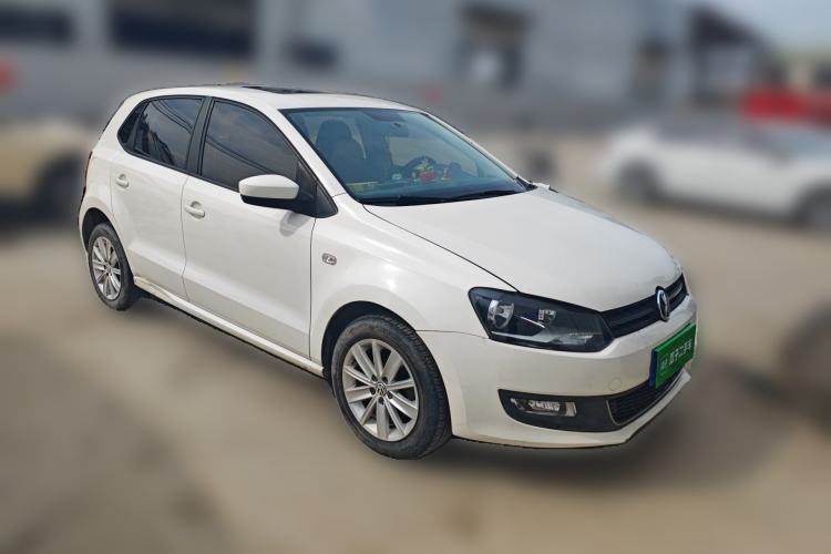 Used Volkswagen Polo 2013 1.4L Automatic Luxury Edition Front Right 45 Deg