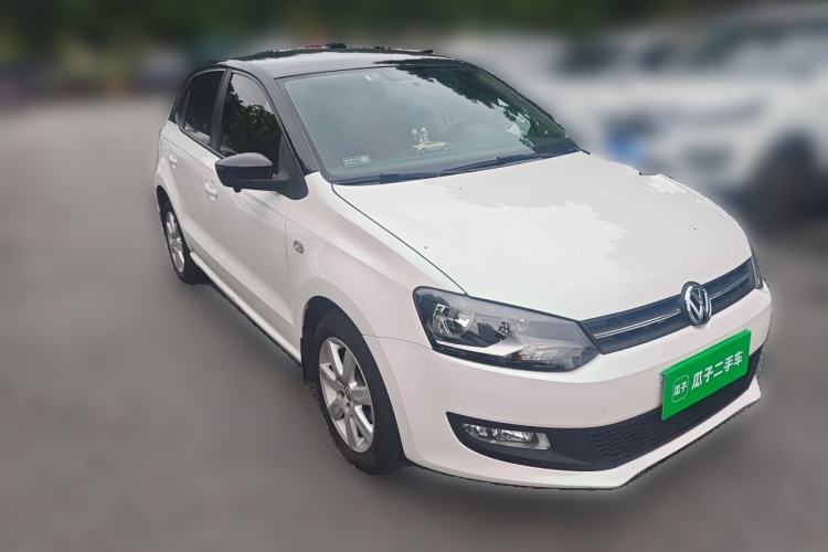 Used Volkswagen Polo 2013 1.6L Automatic Comfort Edition Front Right 45 Deg