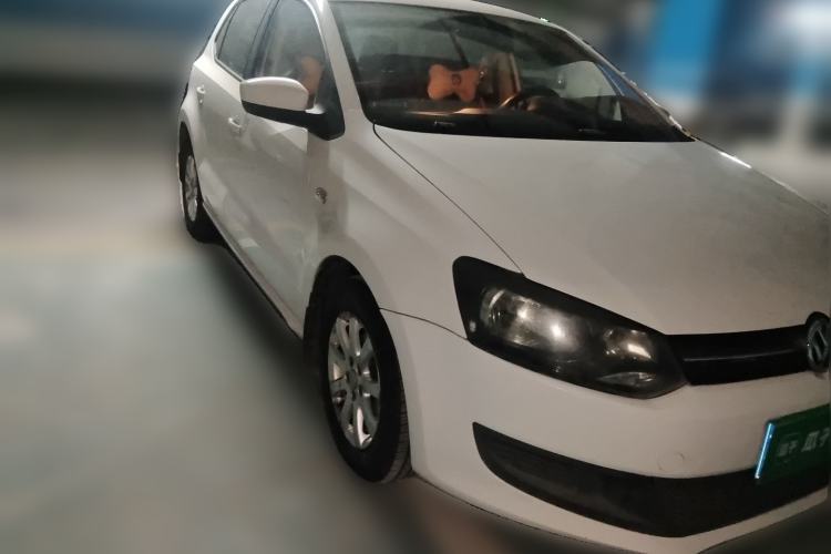 Used Volkswagen Polo 2013 1.4L Manual Fashion Edition Front Right 45 Deg