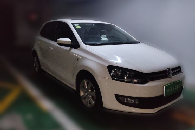 Used Volkswagen Polo 2013 1.6L Automatic Luxury Edition Front Right 45 Deg
