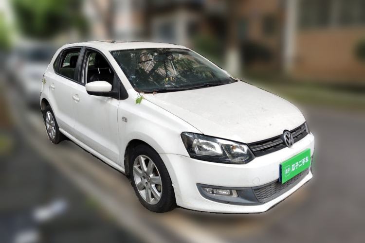 Used Volkswagen Polo 2013 1.6L Automatic Luxury Edition Front Right 45 Deg