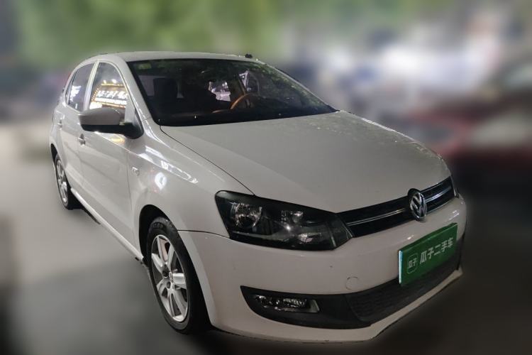 Used Volkswagen Polo 2013 1.6L Automatic Comfort Edition Front Right 45 Deg
