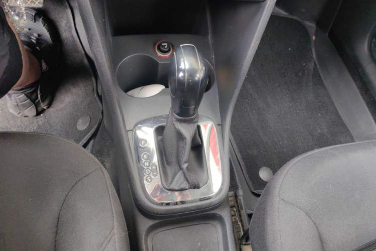 Used Volkswagen Polo 2013 1.6L Automatic Comfort Edition Gear Lever