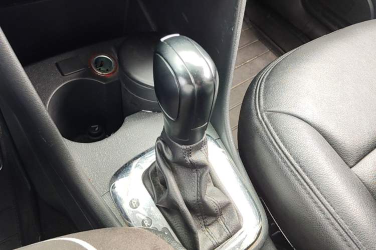 Used Volkswagen Polo 2013 1.6L Automatic Comfort Edition Gear Lever