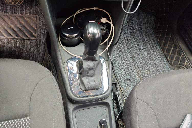 Used Volkswagen Polo 2013 1.6L Automatic Comfort Edition Gear Lever