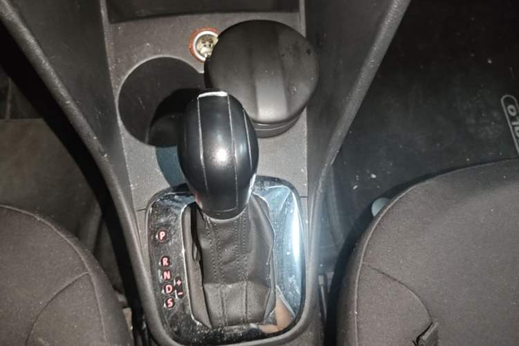Used Volkswagen Polo 2013 1.4L Automatic Comfort Edition Gear Lever