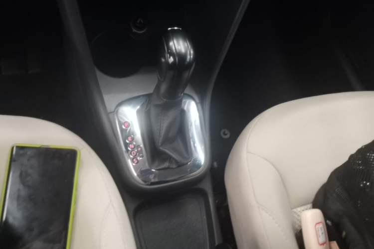 Used Volkswagen Polo 2013 1.4L Automatic Comfort Edition Gear Lever