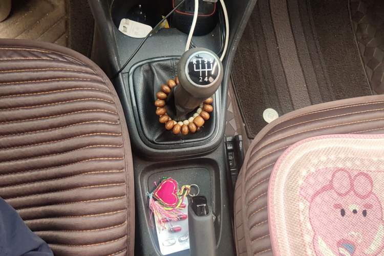 Used Volkswagen Polo 2013 1.4L Manual Fashion Edition Gear Lever