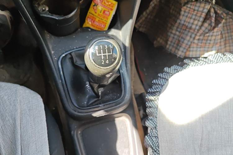 Used Volkswagen Polo 2013 1.4L Manual Fashion Edition Gear Lever