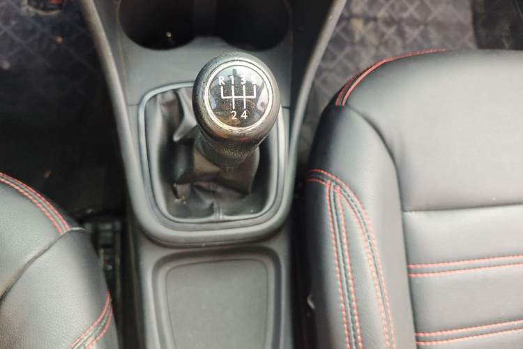 Used Volkswagen Polo 2013 1.4L Manual Fashion Edition Gear Lever
