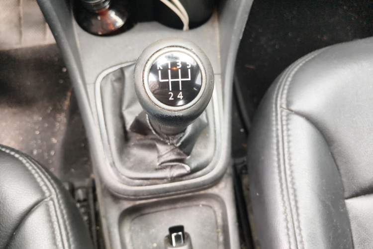 Used Volkswagen Polo 2013 1.4L Manual Comfort Edition Gear Lever