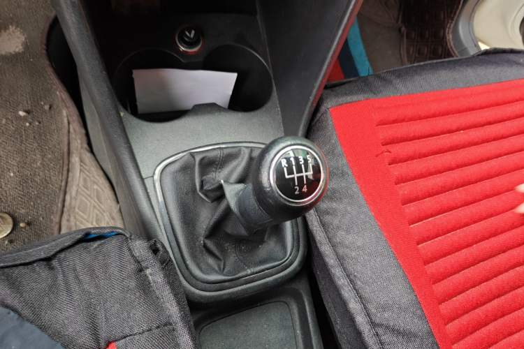 Used Volkswagen Polo 2013 1.6L Manual Comfort Edition Gear Lever