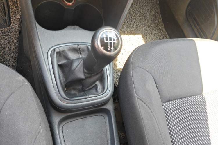 Used Volkswagen Polo 2013 1.4L Manual Comfort Edition Gear Lever