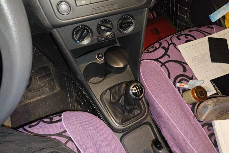 Used Volkswagen Polo 2013 1.4L Manual Fashion Edition Gear Lever