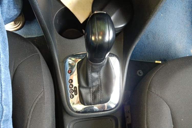 Used Volkswagen Polo 2013 1.4L Automatic Comfort Edition Gear Lever