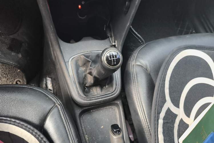 Used Volkswagen Polo 2013 1.4L Manual Fashion Edition Gear Lever