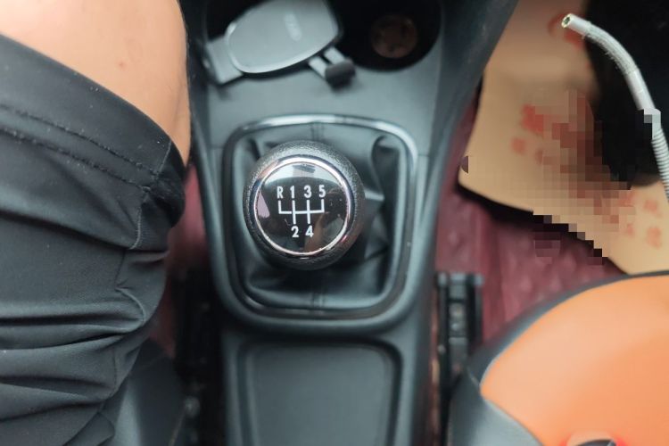 Used Volkswagen Polo 2013 1.4L Manual Fashion Edition Gear Lever