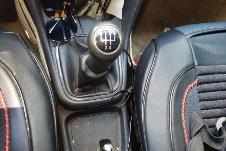 Used Volkswagen Polo 2013 1.4L Manual Fashion Edition Gear Lever