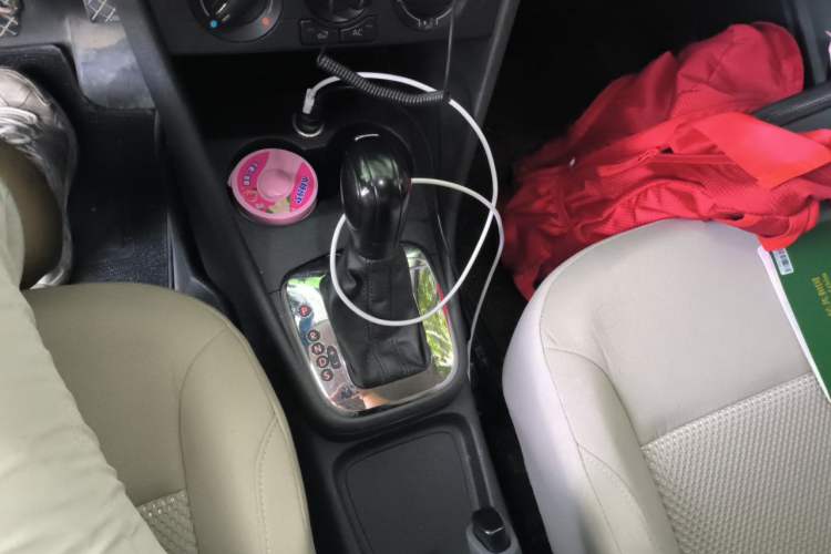 Used Volkswagen Polo 2013 1.6L Automatic Comfort Edition Gear Lever
