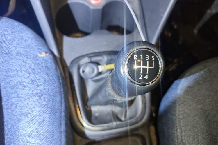 Used Volkswagen Polo 2013 1.4L Manual Fashion Edition Gear Lever