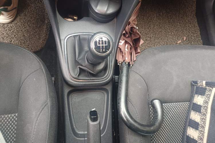 Used Volkswagen Polo 2013 1.4L Manual Comfort Edition Gear Lever