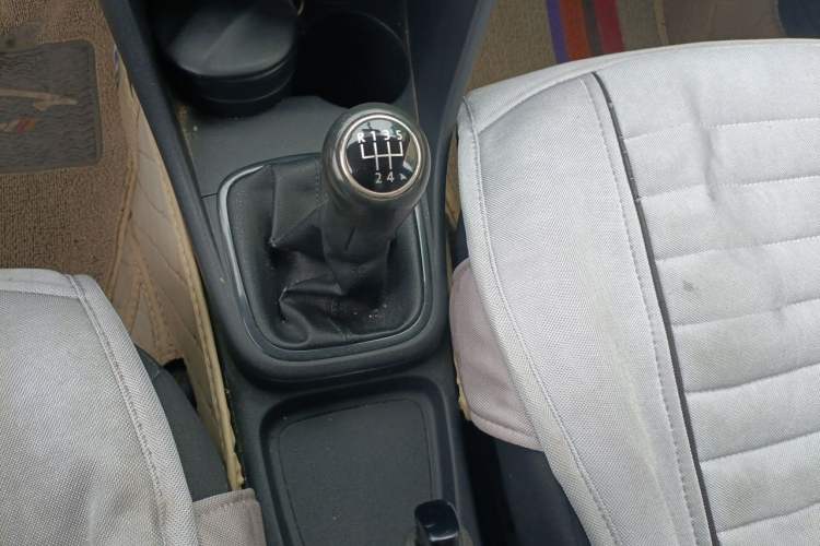 Used Volkswagen Polo 2013 1.4L Manual Fashion Edition Gear Lever