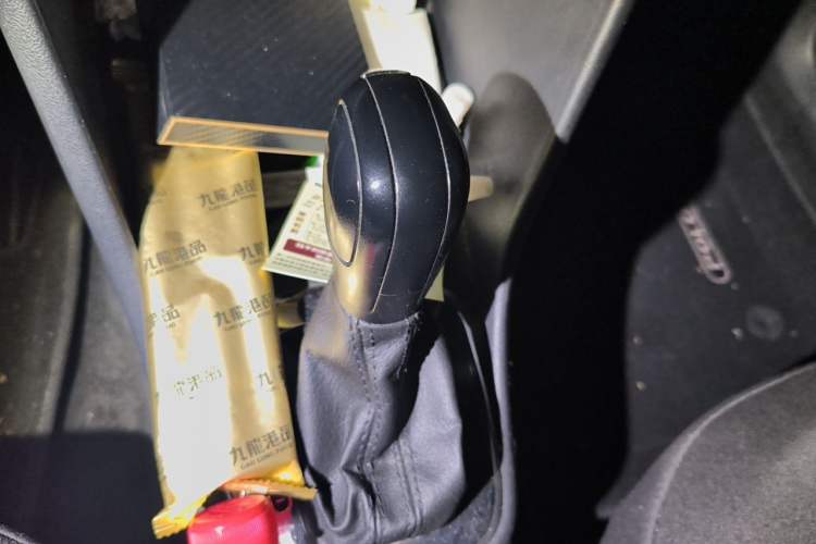 Used Volkswagen Polo 2013 1.4L Automatic Comfort Edition Gear Lever
