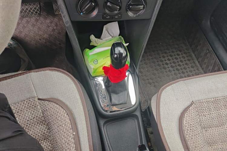 Used Volkswagen Polo 2013 1.6L Automatic Comfort Edition Gear Lever
