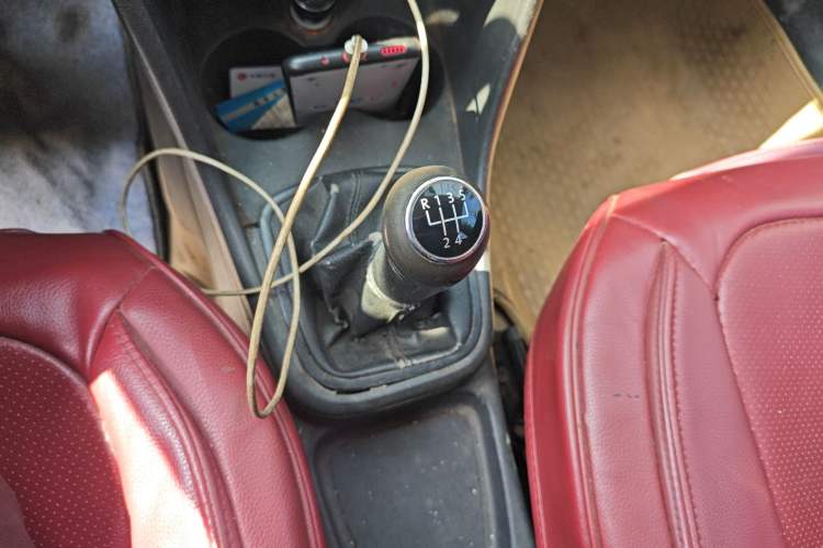 Used Volkswagen Polo 2013 1.4L Manual Fashion Edition Gear Lever