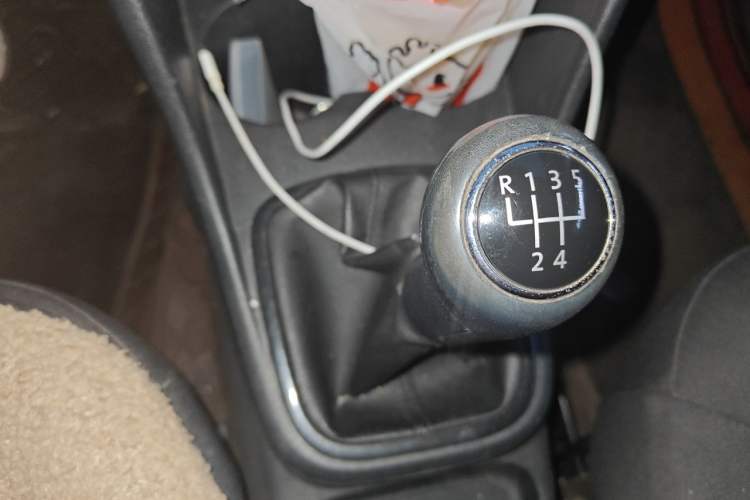 Used Volkswagen Polo 2013 1.4L Manual Fashion Edition Gear Lever