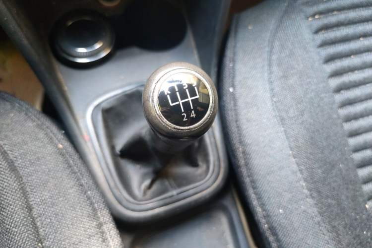 Used Volkswagen Polo 2013 1.6L Manual Comfort Edition Gear Lever