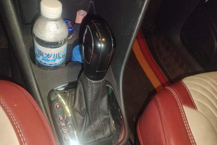 Used Volkswagen Polo 2013 1.6L Automatic Comfort Edition Gear Lever