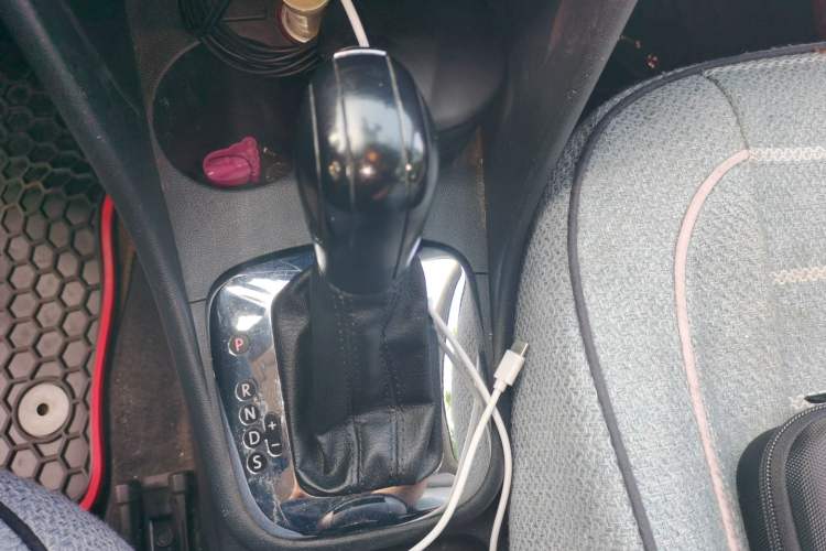 Used Volkswagen Polo 2013 1.4L Automatic Comfort Edition Gear Lever