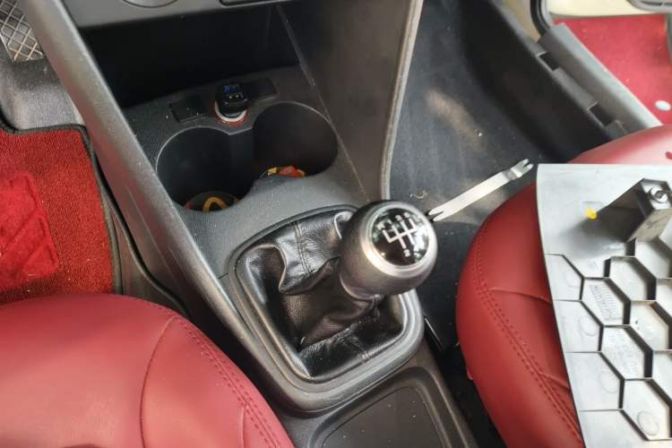 Used Volkswagen Polo 2013 1.4L Manual Comfort Edition Gear Lever