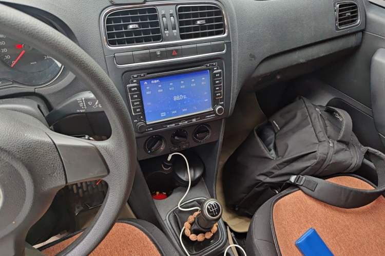 Used Volkswagen Polo 2013 1.6L Manual Comfort Edition Gear Lever