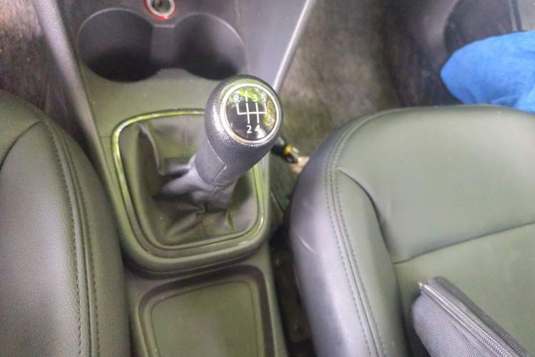 Used Volkswagen Polo 2013 1.4L Manual Comfort Edition Gear Lever