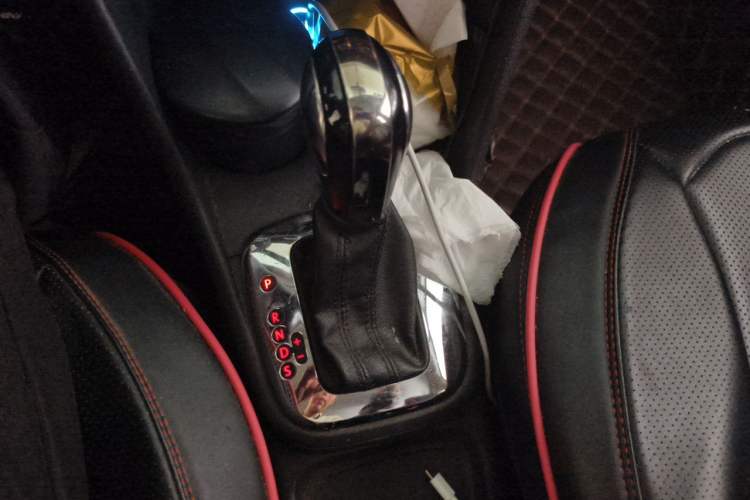 Used Volkswagen Polo 2013 1.4L Automatic Comfort Edition Gear Lever
