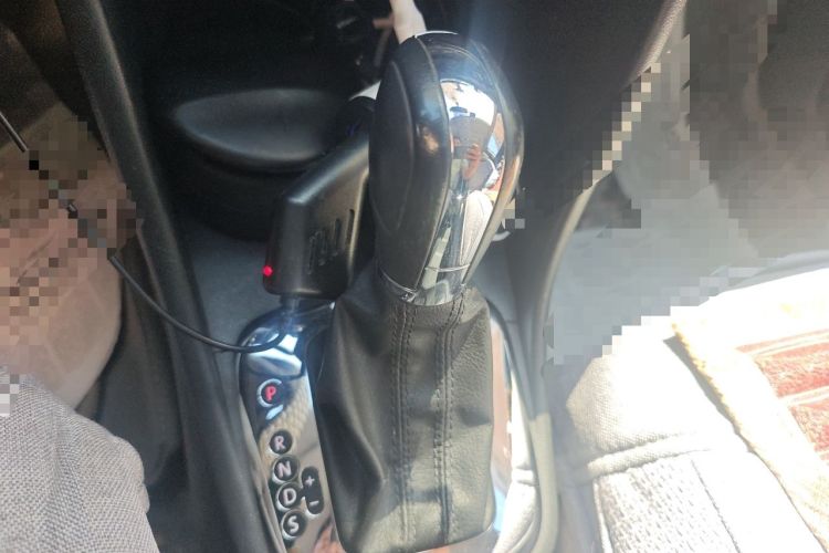 Used Volkswagen Polo 2013 1.6L Automatic Luxury Edition Gear Lever