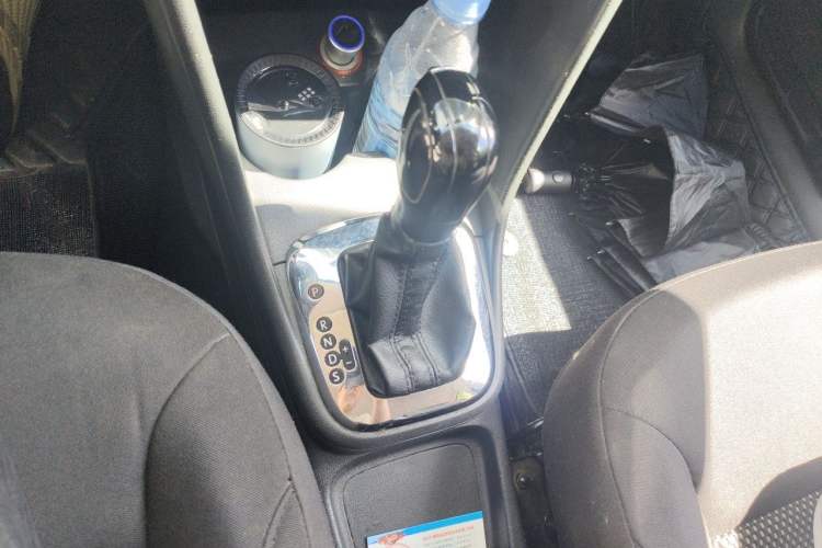 Used Volkswagen Polo 2013 1.4L Automatic Comfort Edition Gear Lever