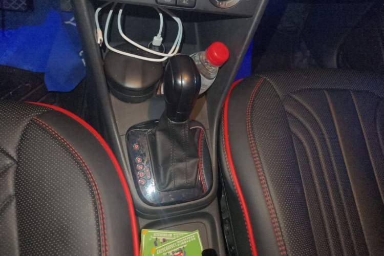 Used Volkswagen Polo 2013 1.6L Automatic Comfort Edition Gear Lever