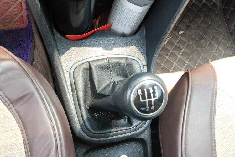 Used Volkswagen Polo 2013 1.4L Manual Fashion Edition Gear Lever