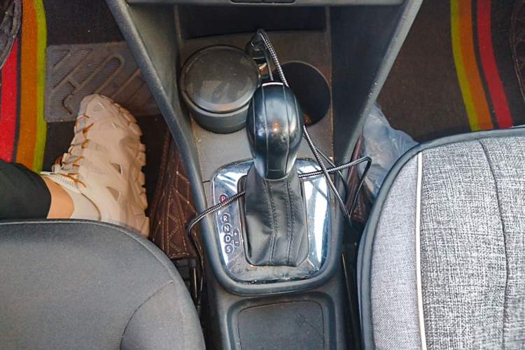 Used Volkswagen Polo 2013 1.4L Automatic Comfort Edition Gear Lever