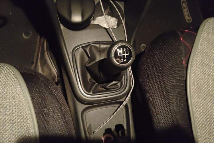 Used Volkswagen Polo 2013 1.4L Manual Fashion Edition Gear Lever