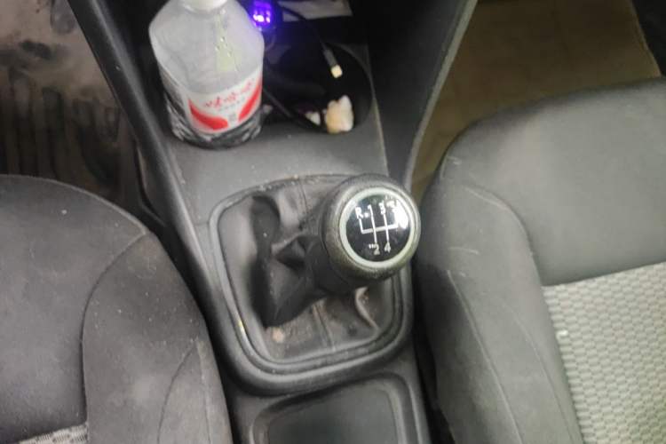 Used Volkswagen Polo 2013 1.4L Manual Fashion Edition Gear Lever